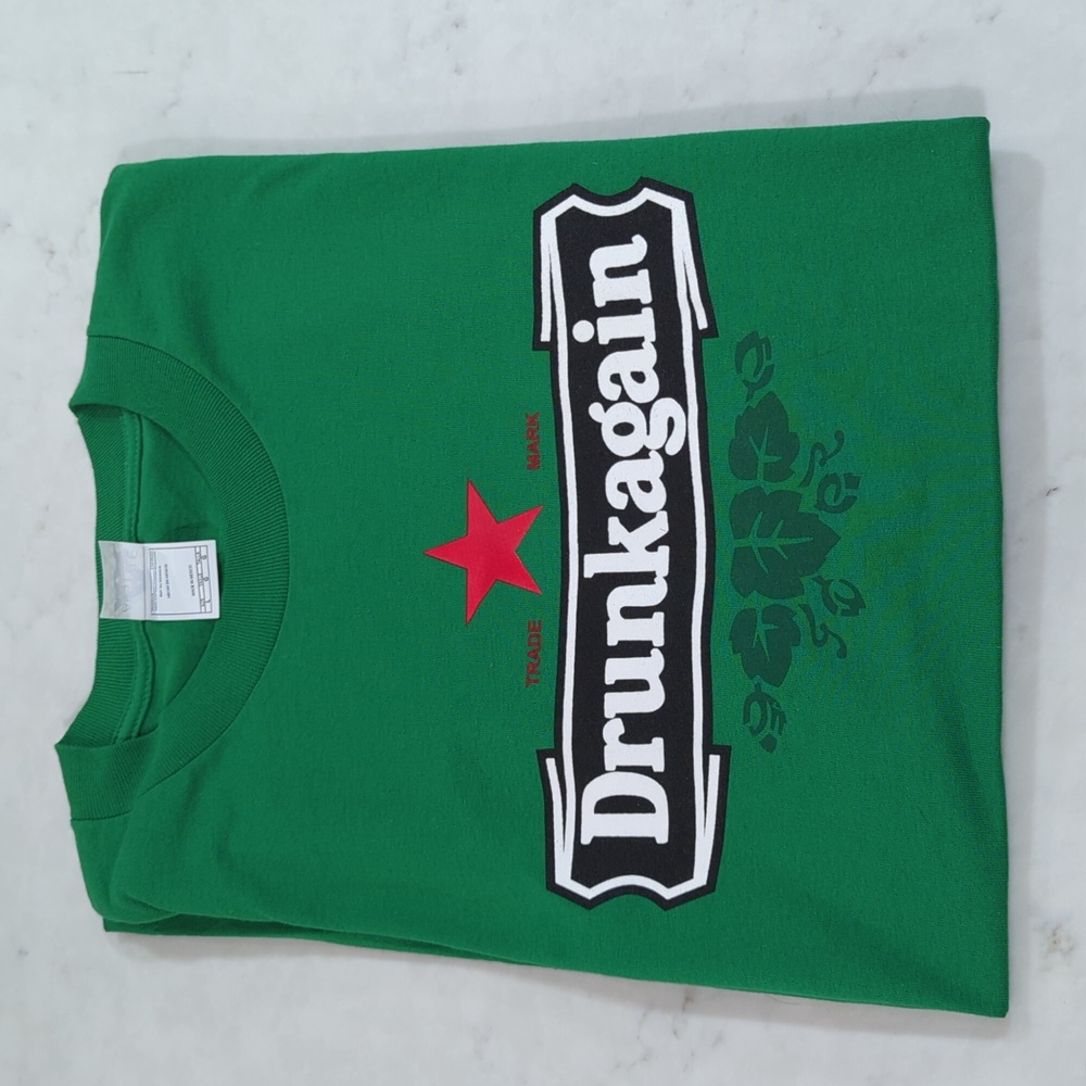 Men's green graphic tea